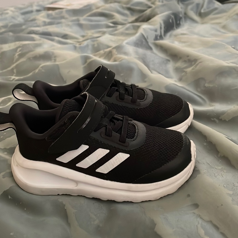 Toddler black adidas tennis shoes